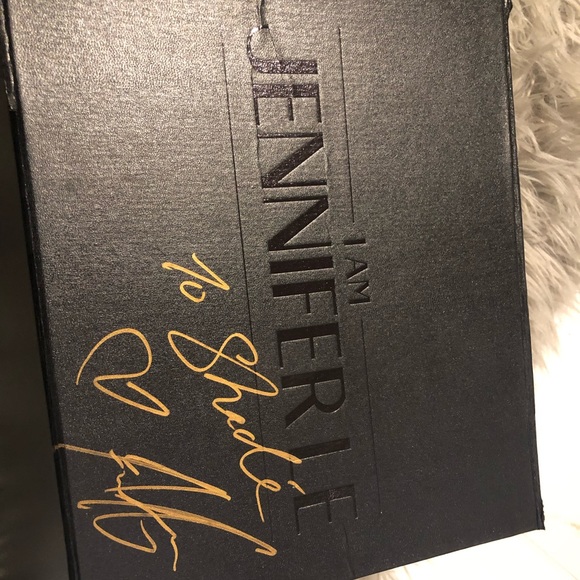 Jennifer Lee gold heels - Picture 2 of 7